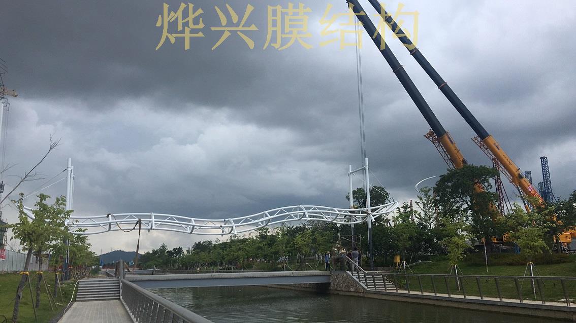 云顶国际-珠海天桥骨架吊装